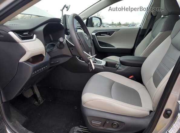 4T3D6RFV9PU109683 2023 TOYOTA LIMITED Silver Սալոնի դիմացի տեսք