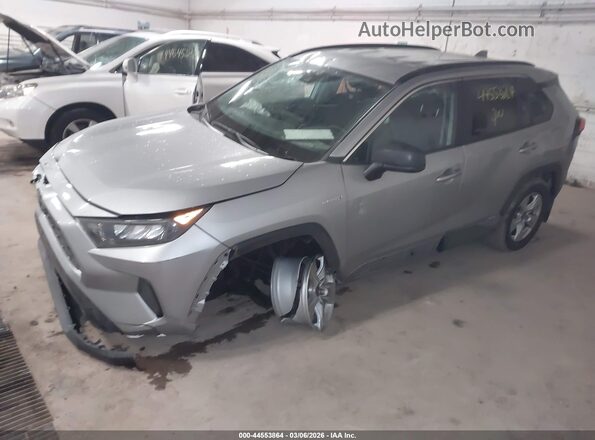 4T3LWRFVXMU020275 2021 TOYOTA LE Silver Przód lewy