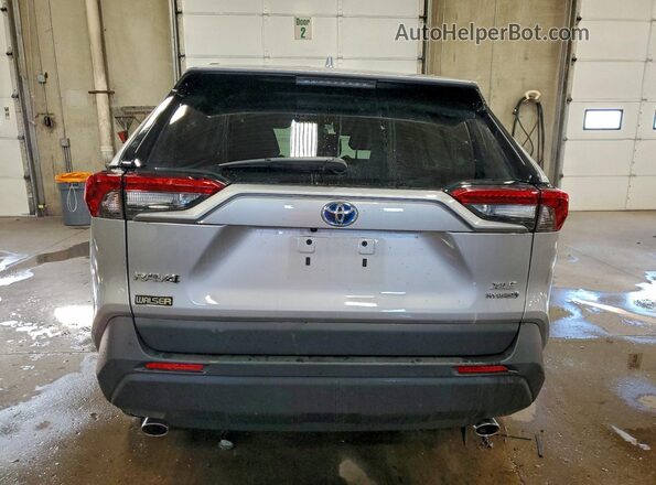 4T3RWRFV4NU064882 2022 TOYOTA RAV4 Silver Rear view