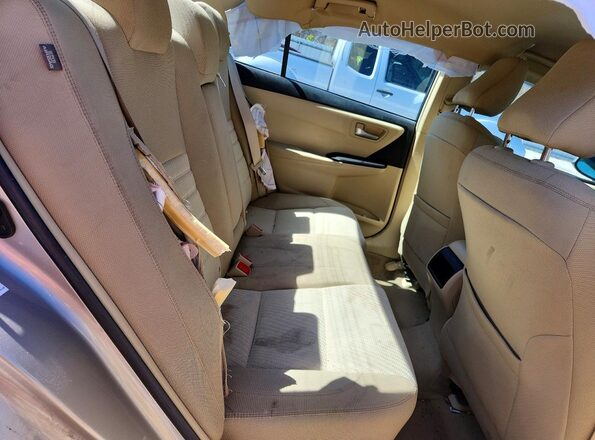 4T4BF1FK2GR571449 2016 TOYOTA LE Silver Vista de los asientos traseros