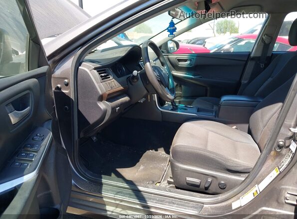 4T4BF1FK3GR569872 2016 TOYOTA LE Gray Vista interior delantera