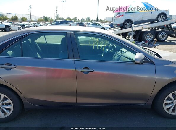 4T4BF1FK3GR569872 2016 TOYOTA LE Gray Vista interior trasera