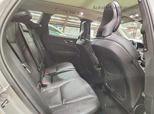 YV4A22RK9M1699012 2021 VOLVO XC60 Silver Շարժիչի բաժամունքի տեսք