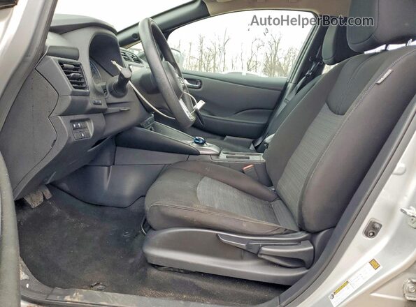 1N4AZ1BV0PC561970 2023 NISSAN LEAF Серебряный Вид салона спереди
