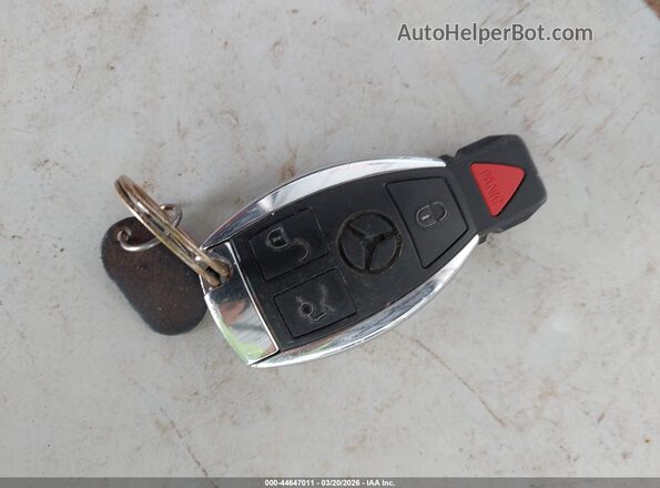 55SWF4JB0JU266734 2018 MERCEDES-BENZ C-CLASS Серебряный 