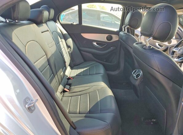 55SWF4JB3JU235154 2018 MERCEDES-BENZ C Silver Widok tylnych siedzeń