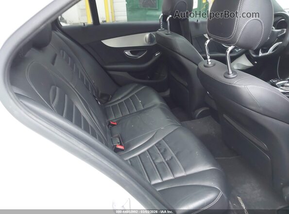 55SWF6EB4HU230660 2017 MERCEDES-BENZ AMG C 43 White Widok naklejki z numerem VIN