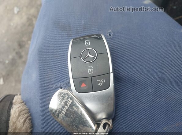 55SWF8EB0KU300349 2019 MERCEDES-BENZ C-CLASS Белый Вид панели приборов