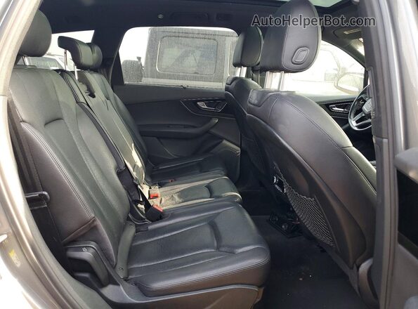 WA1LAAF78HD017793 2017 AUDI Q7 Gray Rear interior view