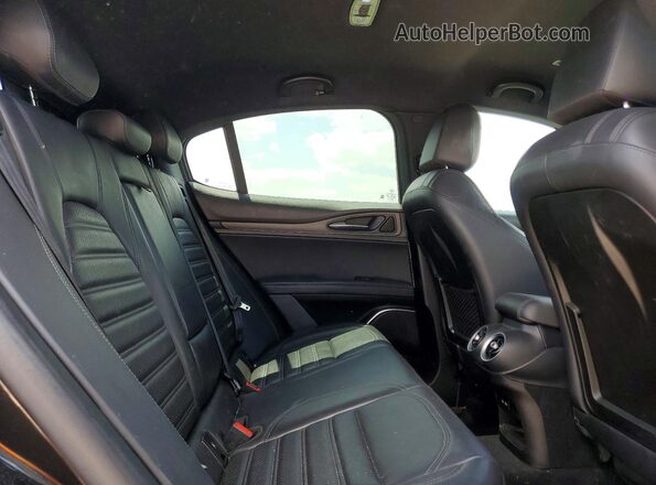 ZASFAKNN1J7B72951 2018 ALFA ROMEO STELVIO Black Widok komory silnika