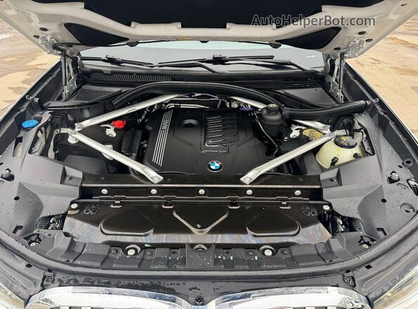 5UXCW2C00M9H53341 2021 BMW X7 Белый Вид панели приборов