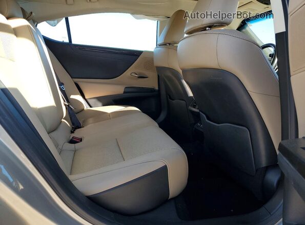58ABZ1B15KU018715 2019 LEXUS ES Cream Widok tylnych siedzeń