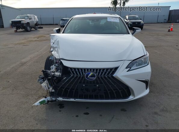 58ADA1C17NU014264 2022 LEXUS ES 300H White Rear interior view