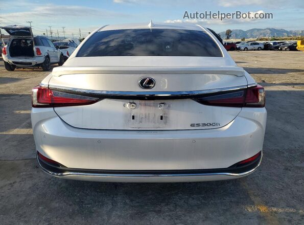 58ADA1C19RU038541 2024 LEXUS ES White Հետևի տեսք