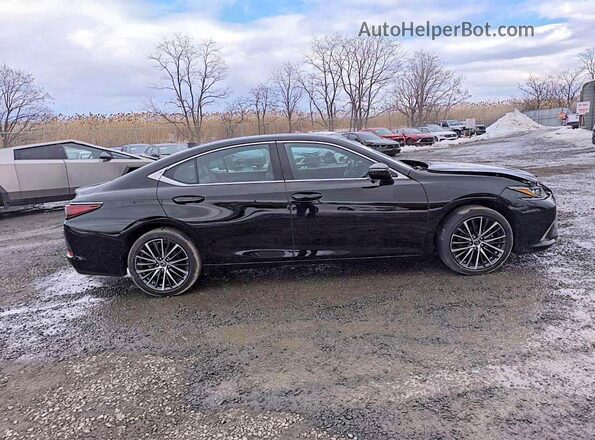 58ADZ1B18RU170765 2024 LEXUS ES Black Widok naklejki z numerem VIN
