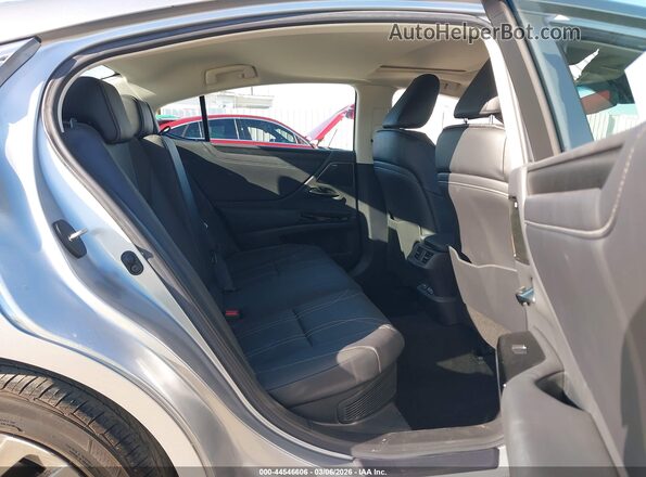 58AEA1C17RU045606 2024 LEXUS ES 300H Silver Vista de la etiqueta del VIN