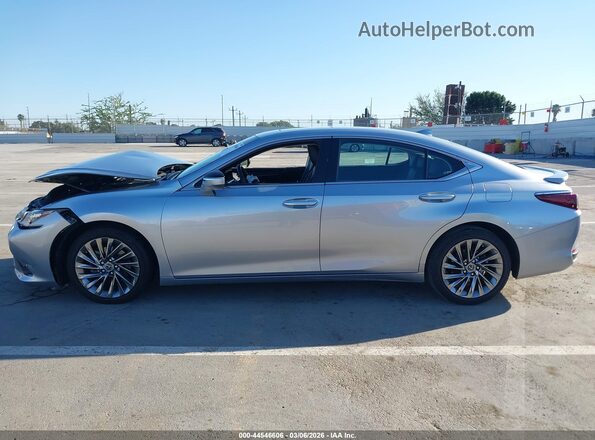 58AEA1C17RU045606 2024 LEXUS ES 300H Silver Vista interior de 360 grados