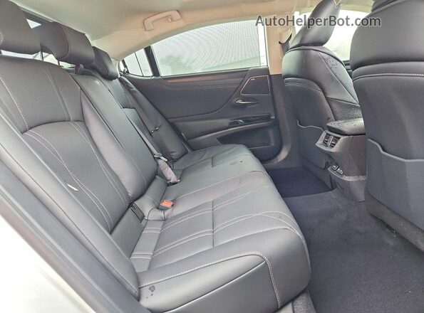 58AFZ1B17SU217136 2025 LEXUS ES White Vista de los asientos traseros