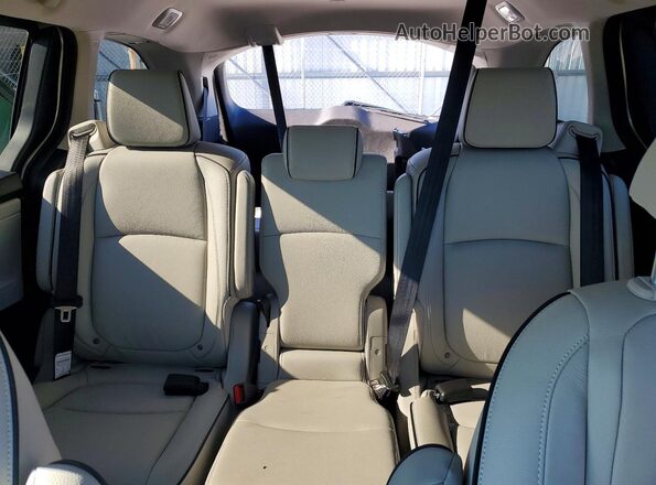 5FNRL6H86TB002224 2026 HONDA ODYSSEY Silver Widok tylnych siedzeń