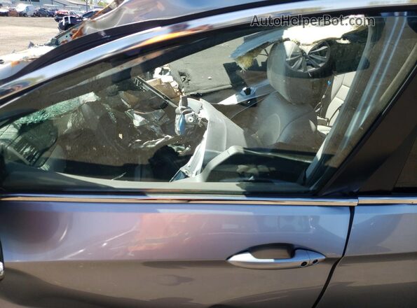 5FNYF6H57MB065827 2021 HONDA PILOT Серебряный Вид салона спереди