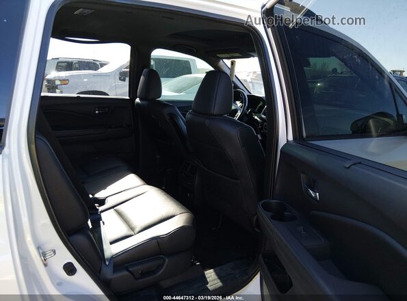 5FNYF8H02KB028066 2019 HONDA PASSPORT White Widok naklejki z numerem VIN
