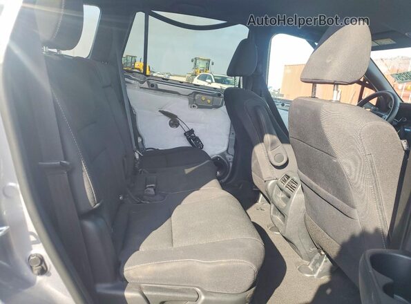 5FNYF8H21MB014101 2021 HONDA PASSPORT Silver Rear interior view