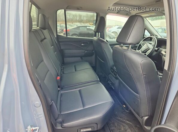 5FPYK3F53RB018953 2024 HONDA RIDGELINE Silver Vista de los asientos traseros