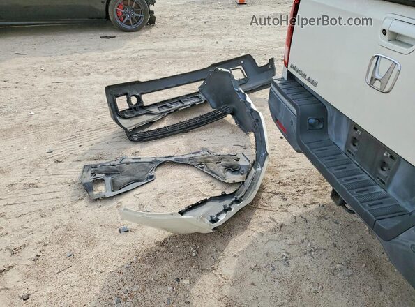 5FPYK3F75HB027492 2017 HONDA RIDGELINE White Vista del compartimento del motor