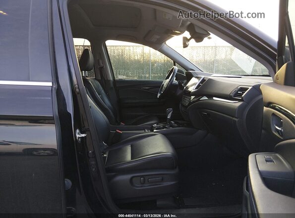 5FPYK3F78HB015885 2017 HONDA RIDGELINE Черный Вид салона спереди