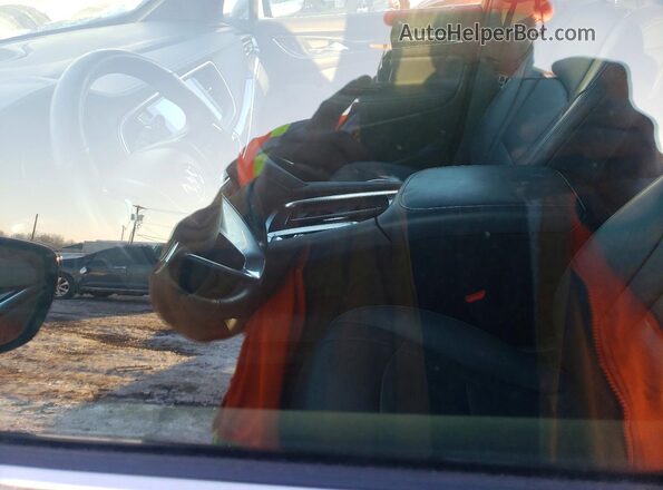 5GAEVAKW9RJ106907 2024 BUICK ENCLAVE Silver წინა სალონის ხედი