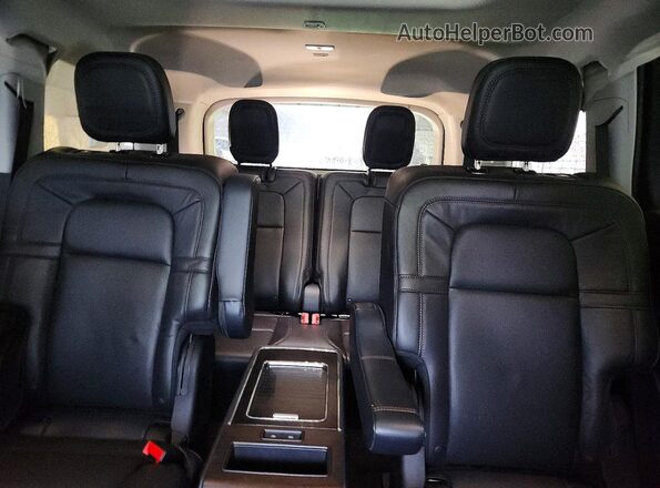 5LM5J7WC6SGL10461 2025 LINCOLN AVIATOR White უკანა სავარძლების ხედი