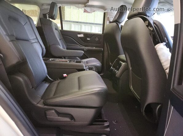 5LM5J7WC6SGL10461 2025 LINCOLN AVIATOR White უკანა სალონის ხედი