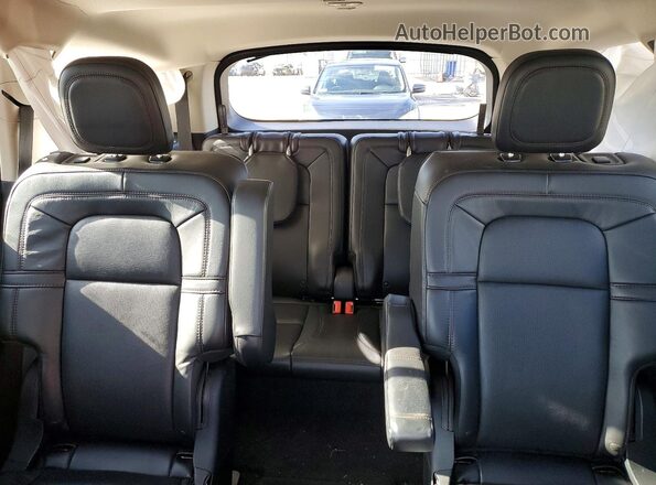 5LM5J7XC1MGL08103 2021 LINCOLN AVIATOR Silver Rear seats view