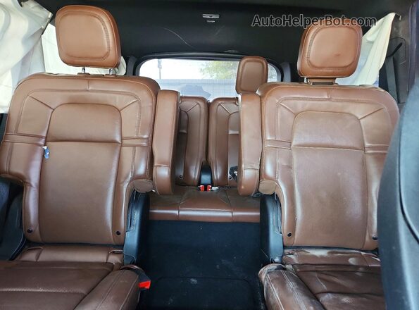 5LM5J7XC5NGL01432 2022 LINCOLN AVIATOR White Rear seats view