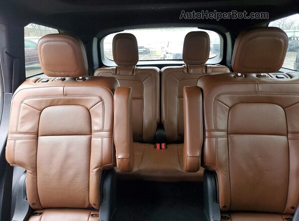 5LM5J7XC6NGL08860 2022 LINCOLN AVIATOR Silver Widok tylnych siedzeń