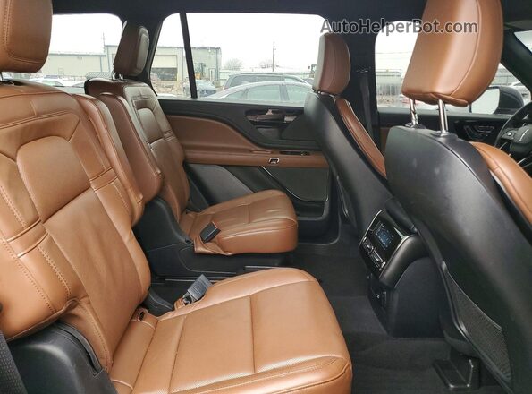 5LM5J7XC6NGL08860 2022 LINCOLN AVIATOR Silver Widok wnętrza z tyłu