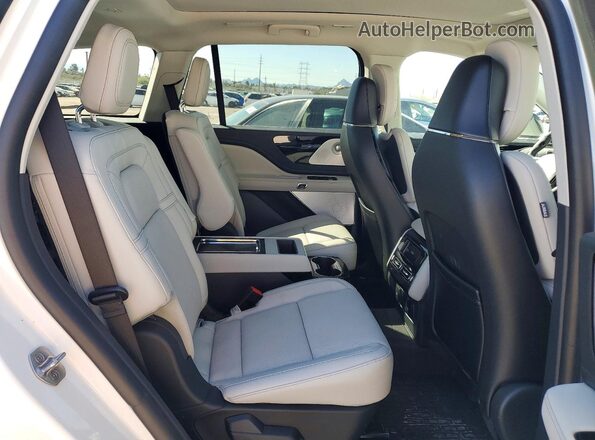 5LM5J7XCXTGL02783 2026 LINCOLN AVIATOR White უკანა სავარძლების ხედი