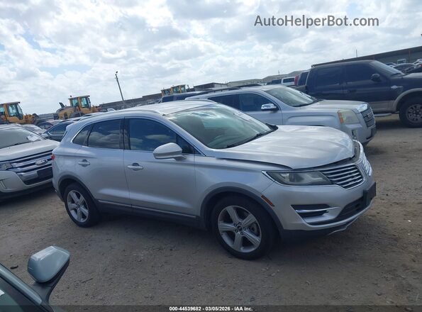 5LMCJ1C93HUL33865 2017 LINCOLN MKC Silver უკანა სალონის ხედი