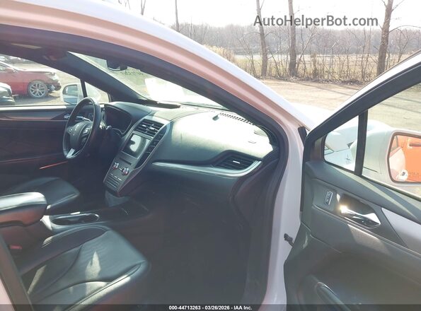 5LMCJ1C93HUL52285 2017 LINCOLN MKC White Вид салону спереду