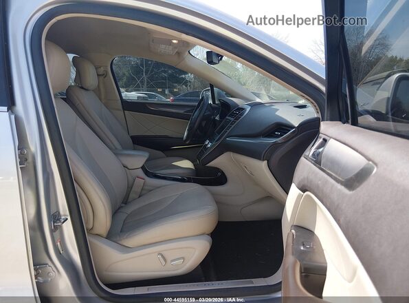5LMCJ1C97HUL68716 2017 LINCOLN MKC Silver Vista interior delantera