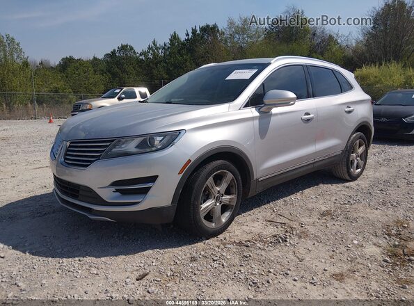 5LMCJ1C97HUL68716 2017 LINCOLN MKC Silver Vista tres cuartos delantera izquierda