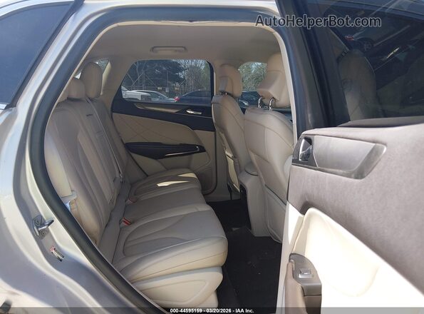 5LMCJ1C97HUL68716 2017 LINCOLN MKC Silver Vista de la etiqueta del VIN