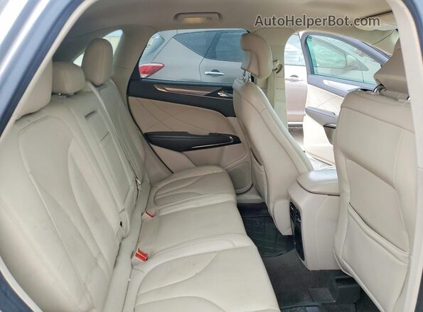 5LMCJ1C9XHUL21292 2017 LINCOLN MKC Silver Widok tylnych siedzeń