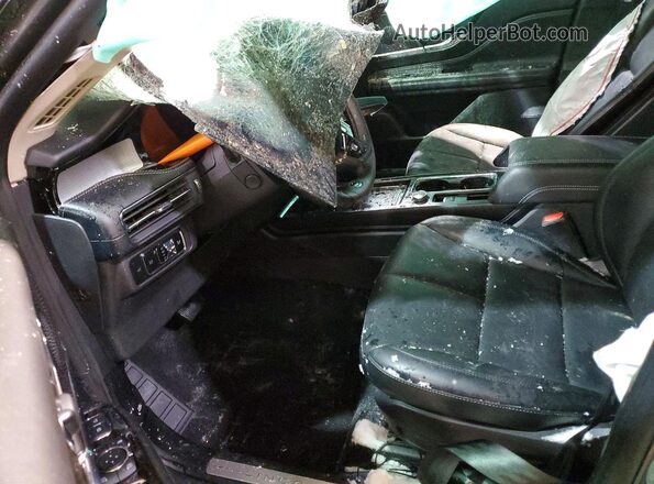 5LMCJ1DA8SUL04488 2025 LINCOLN CORSAIR Gray Front interior view
