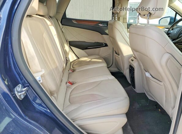 5LMCJ2C91HUL34194 2017 LINCOLN MKC Blue Вид задньої частини салону