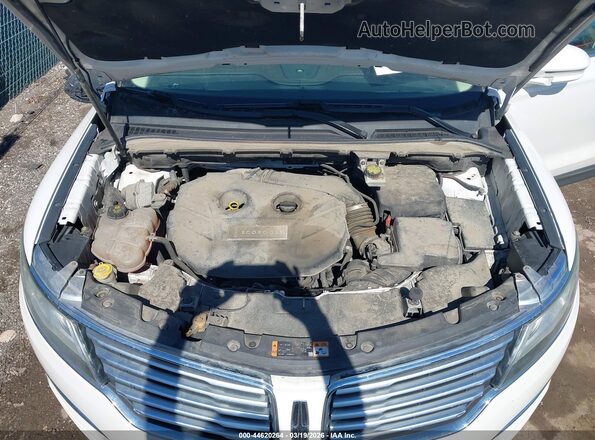 5LMCJ2C92GUJ30857 2016 LINCOLN MKC Cream Rear view