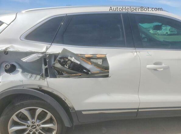 5LMCJ2C94JUL22305 2018 LINCOLN MKC White უკანა სალონის ხედი