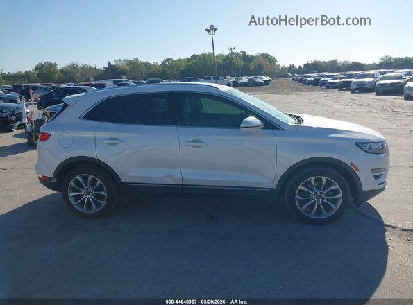 5LMCJ2C95KUL09208 2019 LINCOLN MKC White Widok wnętrza z tyłu