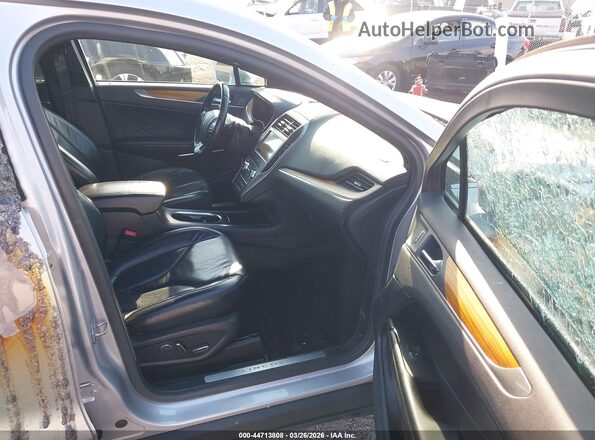 5LMCJ2D92KUL44299 2019 LINCOLN MKC Silver Front interior view