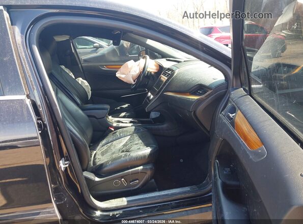 5LMCJ2D97KUL51894 2019 LINCOLN MKC Black Widok wnętrza z przodu